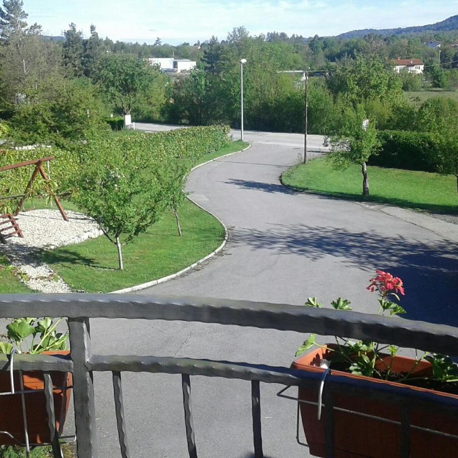 Guest House Surina Rupa Extérieur photo
